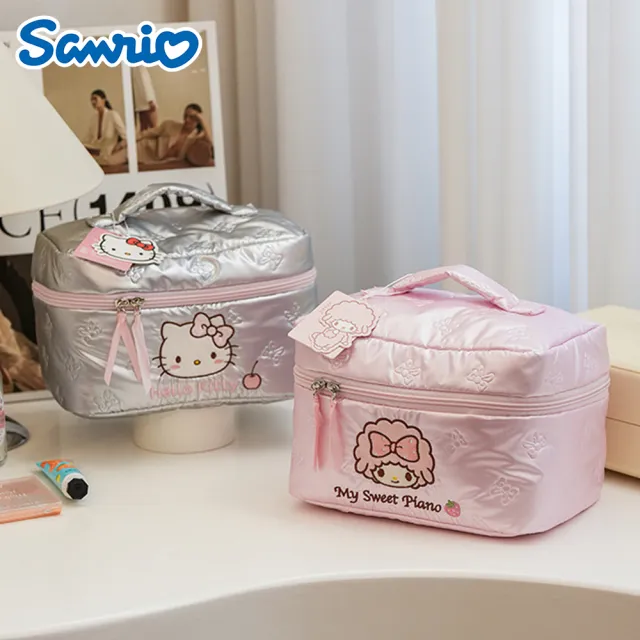 【SANRIO 三麗鷗】雙11 凱蒂貓彼安諾刺繡手提化妝包 (Hello kitty/Piano)