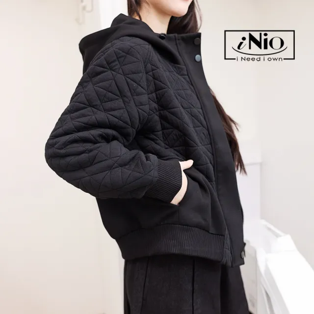 【iNio 衣著美學】格紋風翻領連帽長袖外套 特殊壓紋 時尚寬邊拼接 保暖連帽外套 CEW4840