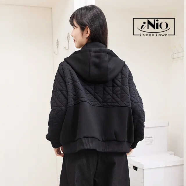 【iNio 衣著美學】格紋風翻領連帽長袖外套 特殊壓紋 時尚寬邊拼接 保暖連帽外套 CEW4840