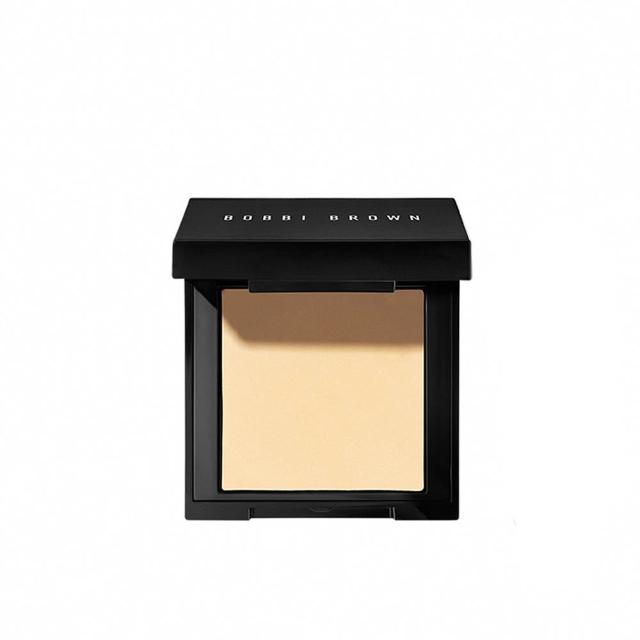 BOBBI BROWN 芭比波朗 輕隱毛孔柔焦蜜粉餅,專為臉部設計,適合各種膚質使用。採用高品質配方,輕盈覆蓋肌膚,有效隱藏毛孔與細紋,打造自然柔焦妝效。產地依商品包裝顯示,儲存期限為3年,請詳見產品包裝標示。 BOBBI BROWN 輕隱毛孔柔焦蜜粉餅