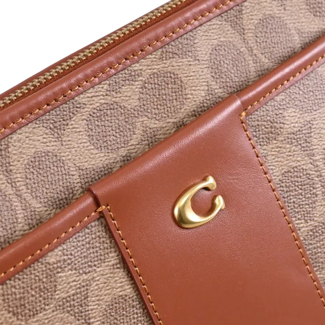 【COACH】Kitt 經典C字LOGO條紋印花方包斜背包(駝/紅棕)