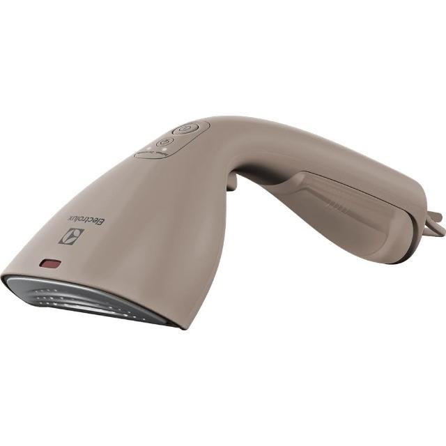 E7GS2-72WB 熨燙手套多功能蒸汽熨燙機,適用於去除厚度或稍厚毛料衣物上的棉絮與灰塵。具備一次注水功能,可完成多件衣物熨燙,讓衣物如煥然一新。可作為手套使用,亦可存放主機,不需使用熨燙板,即可垂直或水平打理衣物,輕鬆創造清新無皺的穿搭。 Electrolux伊萊克斯 E7GS2-72WB