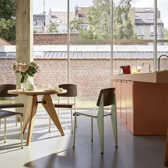 【北歐櫥窗】Vitra Lampe de Bureau 金屬檯燈（東洋紅、110V）