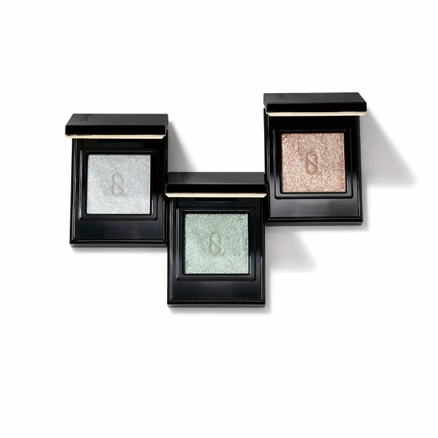 SUQQU 晶採單色眼影 1.5g 是一款日本原裝高品質眼影產品，適合各種膚質使用。多色任選設計讓您輕鬆搭配不同妝容，提供長達3年的儲存期限，是專櫃級眼影盤的理想選擇。