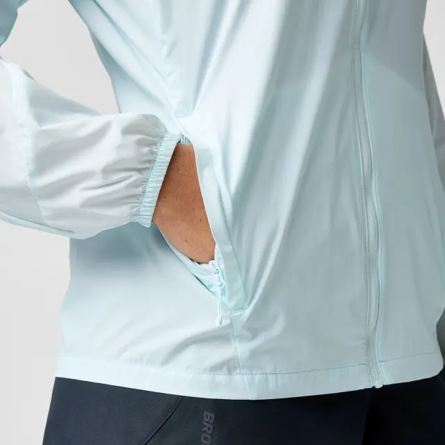 【BROOKS】女 Canopy 防潑水便攜外套_淺藍色 (221732445)
