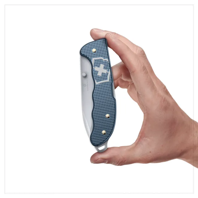 【VICTORINOX 瑞士維氏】2026限量鋁合金冰川藍 折疊式獵刀/136mm(0.9415.L26)