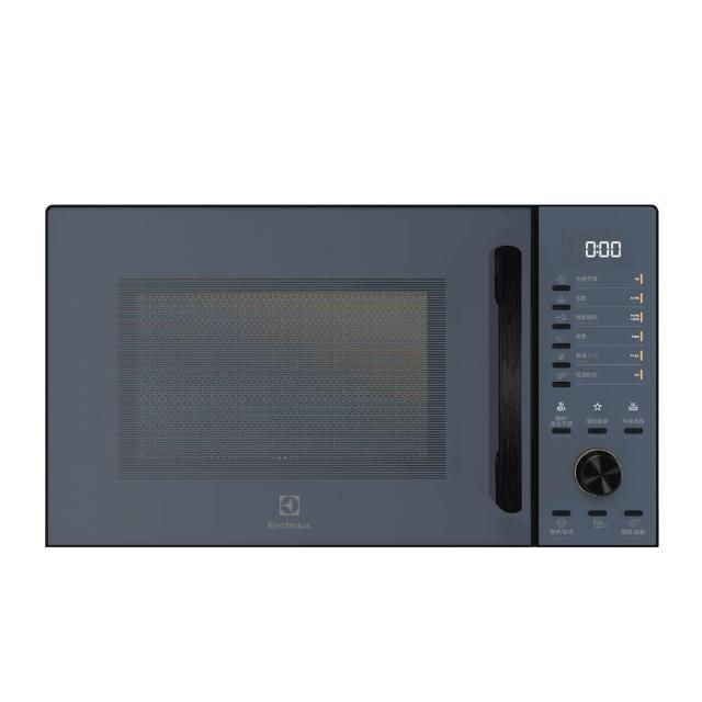  Electrolux 伊萊克斯 EMG23D22NB 微波爐，藍色系設計，容量約25L，適閤家庭使用。外部尺寸長337 x 寬480 x 高294.5 mm，內部空間長303.5 x 寬316.5 x 高235.5 mm。支援110V/60Hz 臺灣電壓，微波輸出功率780W、燒烤900W，消耗功率800~900W。具備燒烤特殊功能，重量14.15 Kg，配件包含說明書。BSMI 許可字號 R33428，保固1年，中國製造。高效加熱，簡單操作，完美結合微波與燒烤，提升廚房效率。 
