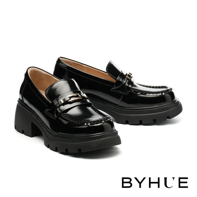 【BYHUE】別致時尚金屬釦寬帶開邊珠牛皮樂福軟芯厚底鞋(黑)