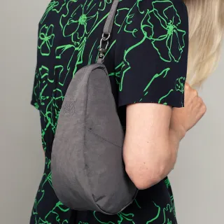 【HEALTHY BACK BAG】官方直營-基本款 TEXTURED NYLON BAGLETT 斜背包-石墨灰 男側背包 女側背包 包包 小包