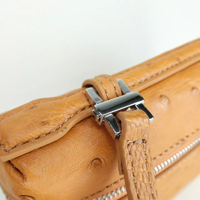 【M2nd】珍稀鴕鳥皮雙開飯盒隨身包(T9387A)