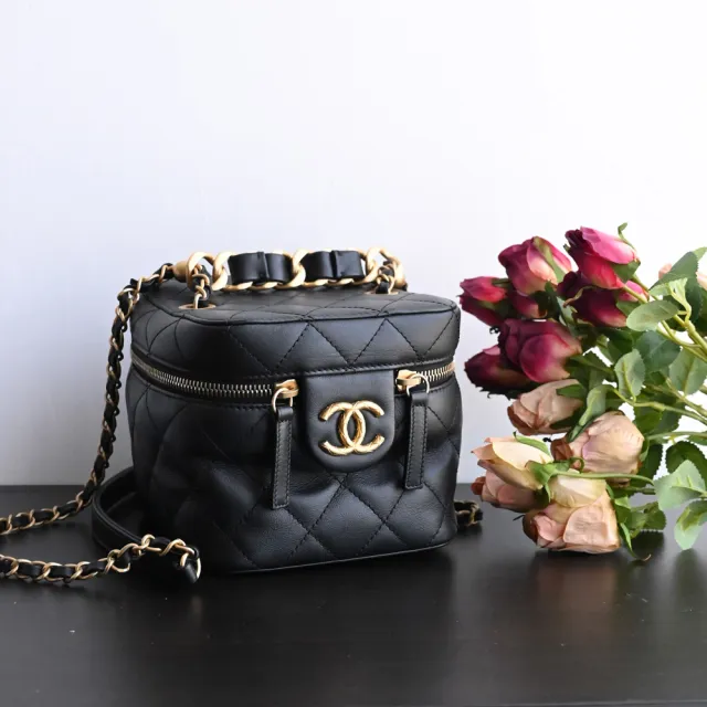 【CHANEL 香奈兒】經典雙C LOGO菱格紋牛皮肩斜三用復古包鍊包(黑/金)