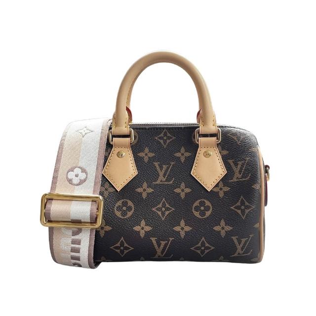 LV LOUIS VUITTON 路易威登 M46222 Speedy Bandouliere 20 字母編織背帶經典帆布波士頓包，全新商品，為兩用設計，可作手提包或背帶使用。外層為牛皮與帆布材質，內層為Monogram塗層帆布與天然牛皮飾邊，內襯紡織材質。配有拉鍊式開口，內有1個內袋，無底珠與外部夾層。尺寸約長22公分、寬11公分、高15公分，提把高度約8公分，背帶長度可拆可調，適合日常搭配。商品為真品/義大利平行輸入，顏色可選咖啡色系或裸色系，適用男女。
