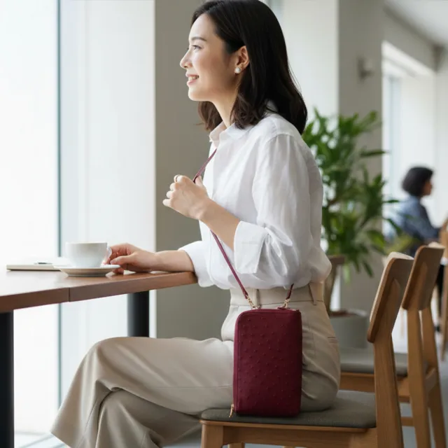 【M2ND】紐貝珍稀鴕鳥皮多功能隨身護照包(T9438A)