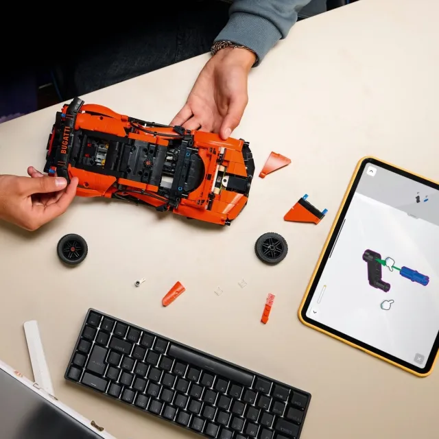 【LEGO 樂高】科技系列 42222 Bugatti Chiron Pur Sport 極致超跑(布加迪跑車 賽車模型 積木 玩具)