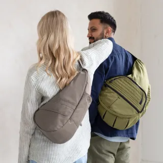 【HEALTHY BACK BAG】官方直營-再生材質 RECYCLED NYLON SMALL 斜背包-胡桃木棕  男包 女包 側背包 斜背包