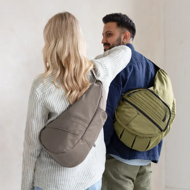 【HEALTHY BACK BAG】官方直營-再生材質 RECYCLED NYLON SMALL 斜背包-胡桃木棕  男包 女包 側背包 斜背包