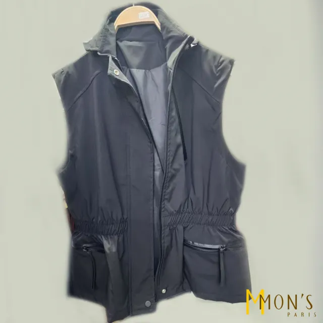 【MON’S】時尚造型防水拉鍊背心(直)