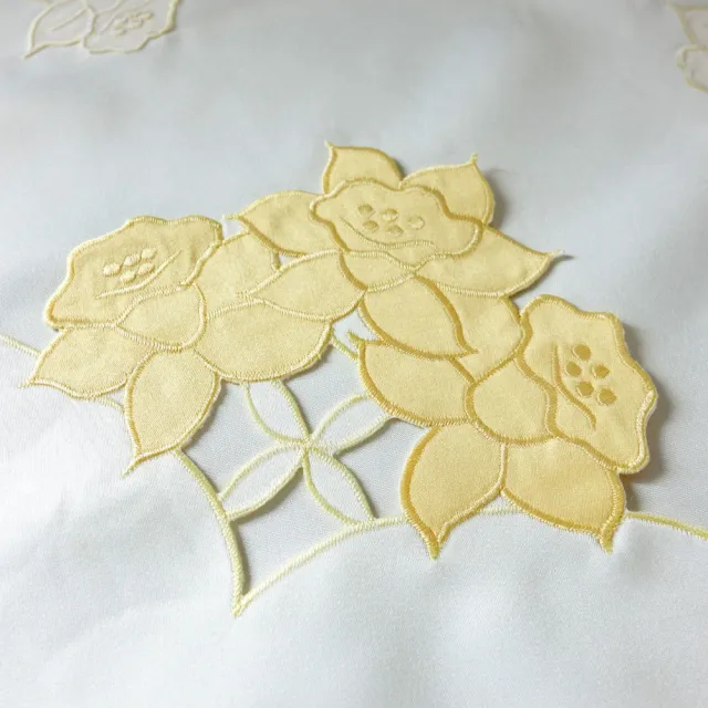 【LASSLEY】花朵刺繡方形桌巾｜茶几巾-110X110cm(圓桌 正方桌 茶几桌 客廳 餐桌 桌布 百合花)