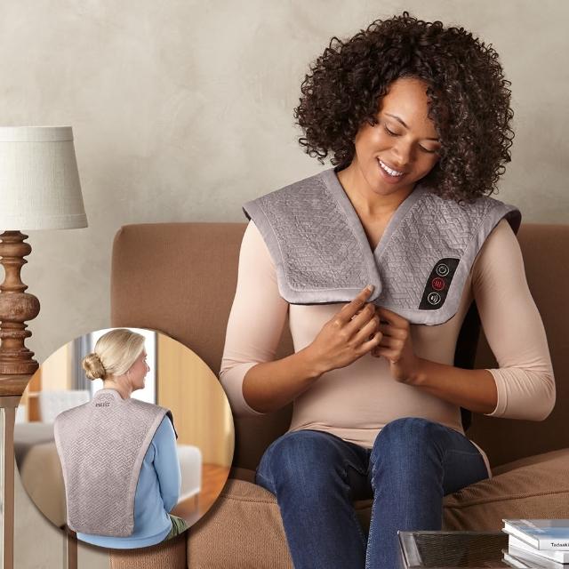 HOMEDICS 家醫 NMS-450H 肩頸按摩機，專為忙碌生活設計，提供頸部、肩部、背部震動式按摩，舒緩日常疲勞。尺寸 79 x 50 x 1.5 cm，重量僅 1.1 kg，咖啡色水晶絨材質舒適親膚。插電式電源，線長 185 cm，無線遙控器操作簡便，消耗功率 25W，額定電壓 12V，變壓器輸入 100V-240V/50-60Hz。中國製造，BSMI 許可字號 R39624，1 年保固。本產品已投保富邦產品責任險三千萬元。注意：個人衛生用品，一經使用影響退換權益，訂貨前請確認評估。配件包含主機 x1、說明保固書 x1。