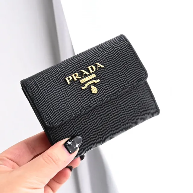 【PRADA 普拉達】經典浮雕LOGO水波紋雙面小零錢短夾(黑)