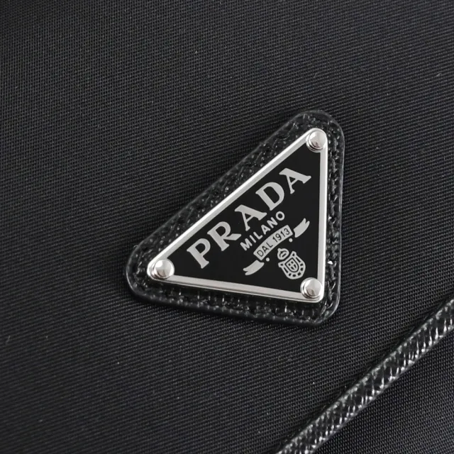 【PRADA 普拉達】經典三角LOGO尼龍皮飾寬版扣式發財零錢長夾(黑)