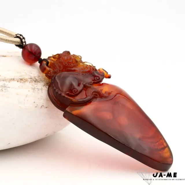 【JA-ME】天然琥珀 櫻桃紅血珀帶流淌文麒麟吊墜