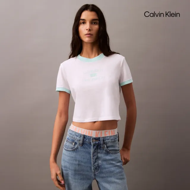 【CALVIN KLEIN】官方旗艦館CK 對比色邊標誌短版 T 恤_白色