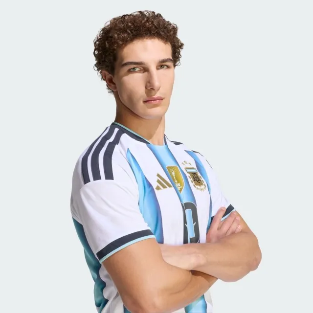 【adidas 愛迪達】世界盃 阿根廷 主場復刻版梅西球衣(KA8117 男款運動上衣 CLIMACOOL科技）