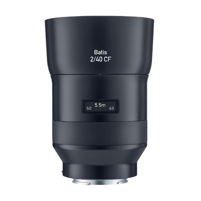  ZEISS蔡司 Batis 2/40 CF 專業廣角定焦鏡頭，專為 Sony E-Mount 全片幅無反相機設計。40mm 焦距提供 f/2 至 f/22 恆定光圈，9/8 鏡片組結構確保優異成像品質。視角達 56°/47°/33°，濾鏡尺寸 M67 x 0.75，重量僅 361g，長度 93mm (不含鏡頭蓋)。支援自動對焦與 OLED 顯示，適合風景、人像與街拍攝影。超廣角及廣角定焦鏡頭分類，公司貨原廠保固 36 個月以上，產品規格可能變更，詳情請參考官網。 