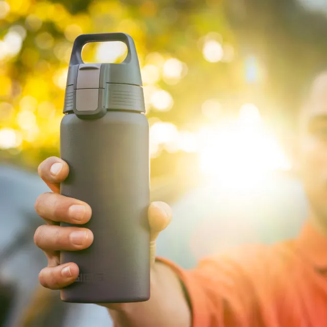 【SIGG】官方直營 Shield 三層超輕保溫瓶 750ml(極輕360克！超越99%保溫瓶)