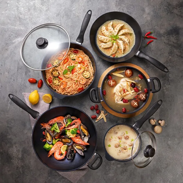 【CorelleBrands 康寧餐具】WORLD KITCHEN 大金藍寶石鑄造不沾深炒鍋32cm(含蓋)
