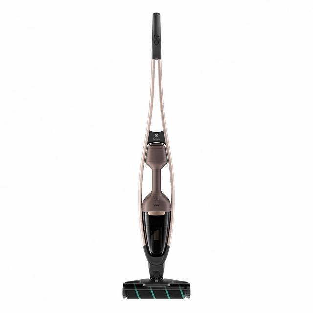 Electrolux伊萊克斯 EFS71435 無線吸塵器，採用咖啡色系設計，產自中國，支援乾濕兩用清潔，直立式與手持式兩用，0.3公升可洗式集塵筒，尺寸寬256 x 深155 x 高1097mm，重量僅6.21kg，110V電壓，充電4.5小時，具BSMI R33428認證，2年保固，提供高效無線吸塵體驗，適閤家庭日常清潔。