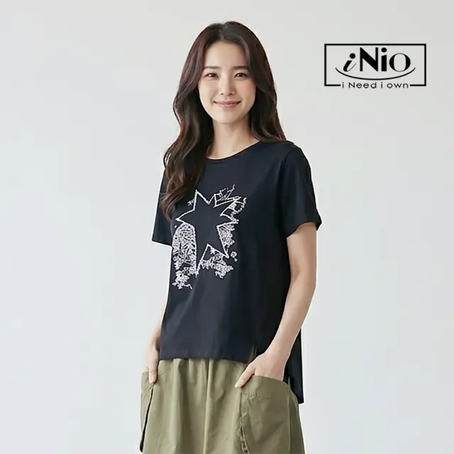 【iNio 衣著美學】立體星型繡紋短袖上衣 撞色設計 異材質拼接 前短後長剪裁 圓領棉T  CHW1043
