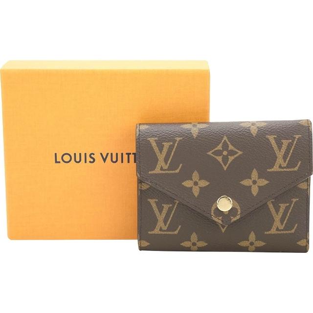 【Louis Vuitton 路易威登】LV M62360 Victorine 老花帆布信封三折短夾-咖啡色/芭蕾粉內裡