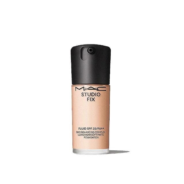 M.A.C 超持妝濾鏡粉底液 30ml 是一款專櫃級粉底液，適合各種膚質使用。其獨特的濾鏡配方能提供自然光澤與高遮瑕力，持久不脫妝，讓妝容全天候保持完美。美國原裝進口，儲存期限為3年，是追求高品質底妝的必備選擇。
