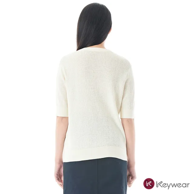 【KeyWear 奇威名品】V領貼標針織上衣