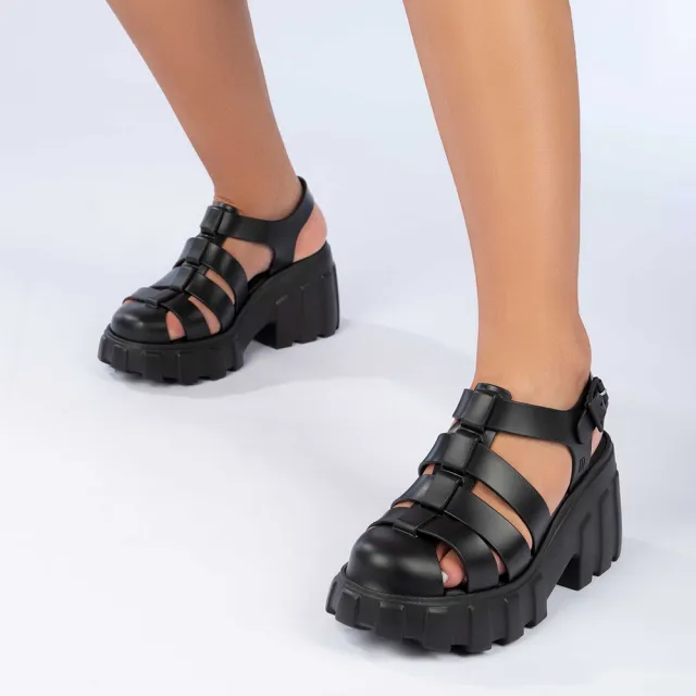 【Melissa】羅馬前包寬帶涼跟鞋(黑色)