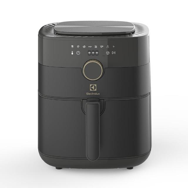 Electrolux伊萊克斯 E6AF1-520K 型號多功能家電，容量達2公升以上，適合臺灣家庭使用。尺寸297.5 x 378.3 x 350 mm，重量僅7.1 Kg，110V/60Hz電壓，消耗功率1000W以上，提供高效能烹煮體驗。產地中國，享1年保固，並具BSMI許可字號 CI339064281722，品質保證，完美結合實用與耐用，是您廚房不可或缺的電器好夥伴。