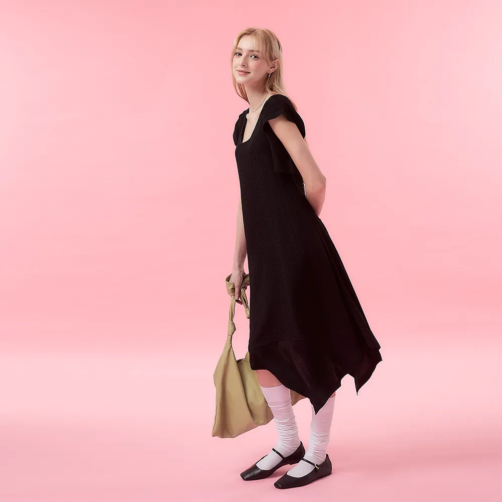 【ICHE 衣哲】Cop.Copine 法式輕奢光澤感方領層次拼接不規則造型長洋裝