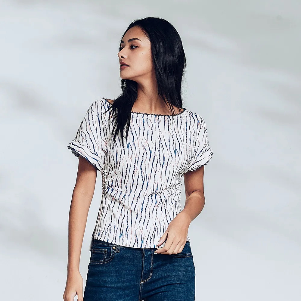 【ICHE 衣哲】Cop.Copine法式微光紋理印花造型上衣