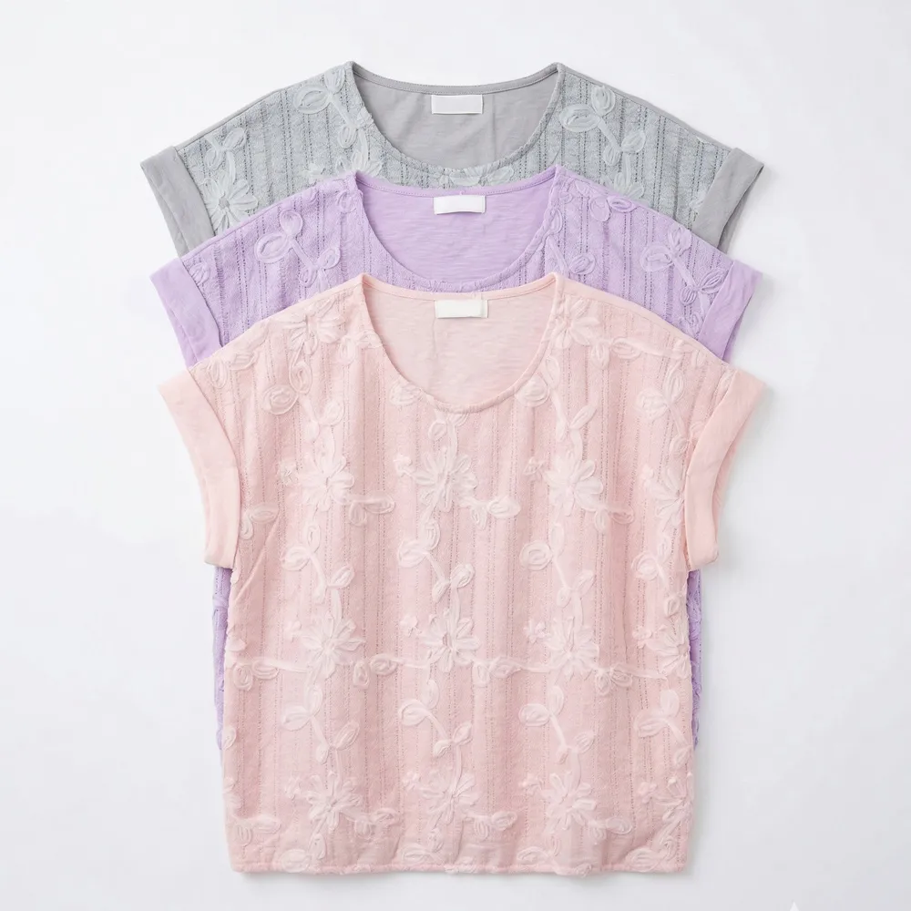 【MON’S】立體花朵壓紋上衣(直)