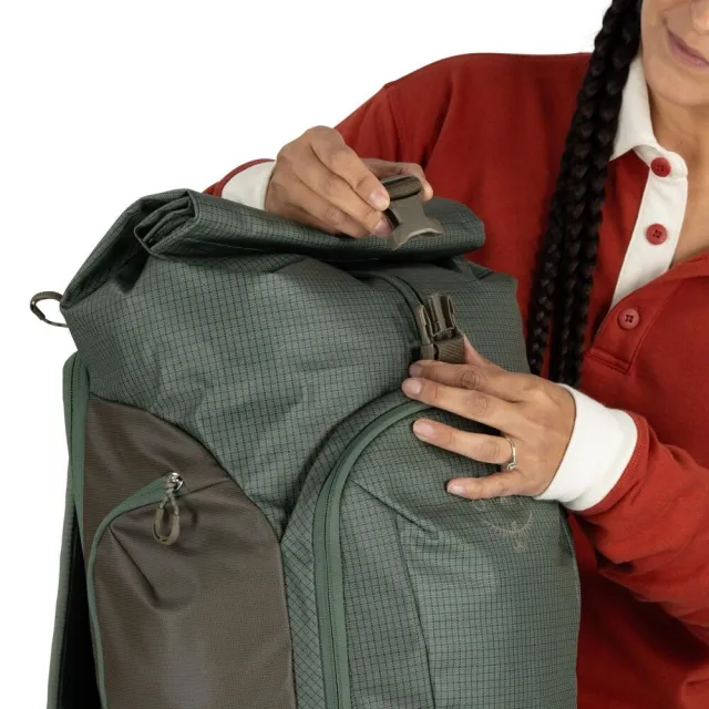 【Osprey】Transporter Roll Top Pack 防潑水通勤旅行後背包 Pine Leaf | 捲式主隔間開口