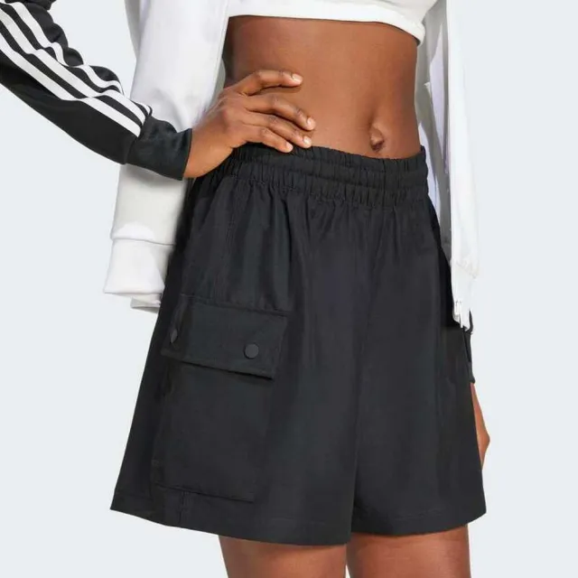 【adidas 愛迪達】運動 休閒 短褲 女褲 ESS C SHORTS(JD1514)
