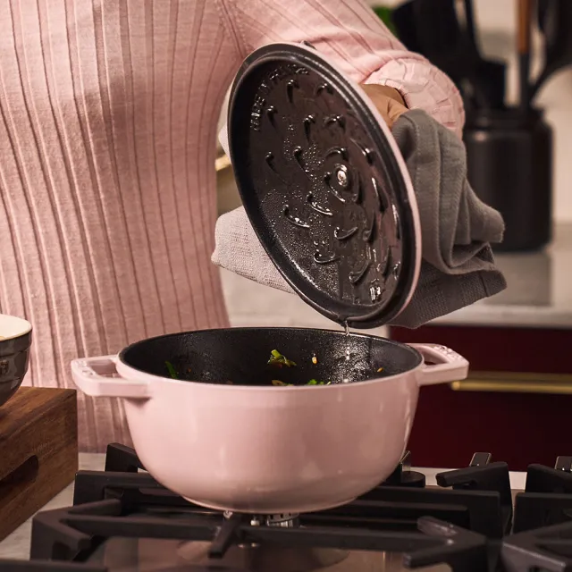 STAUB】迴力釘點琺瑯鑄鐵鍋和食鍋18cm-檸檬黃/粉紅奶酪2色任選(德國
