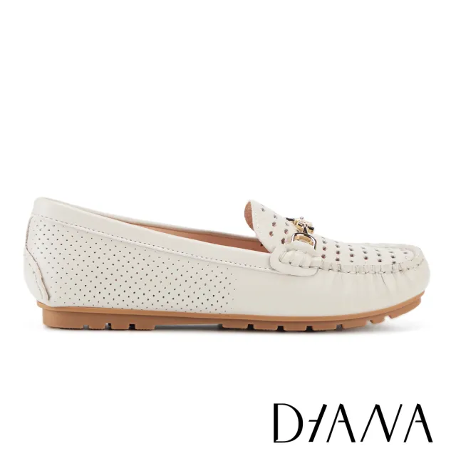 【DIANA】羊皮壓花透氣沖孔飾釦樂福鞋 白色