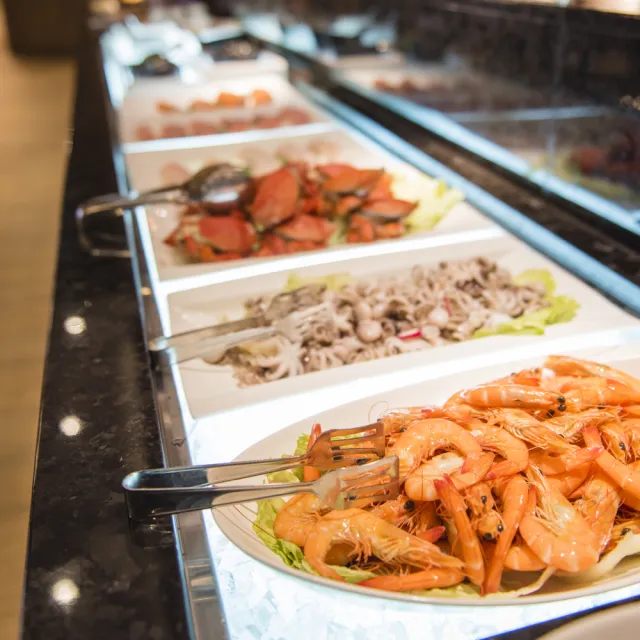 【礁溪中天溫泉渡假飯店】晚餐吃到飽+大眾溫泉水療池(假日不加價.YOUBON)