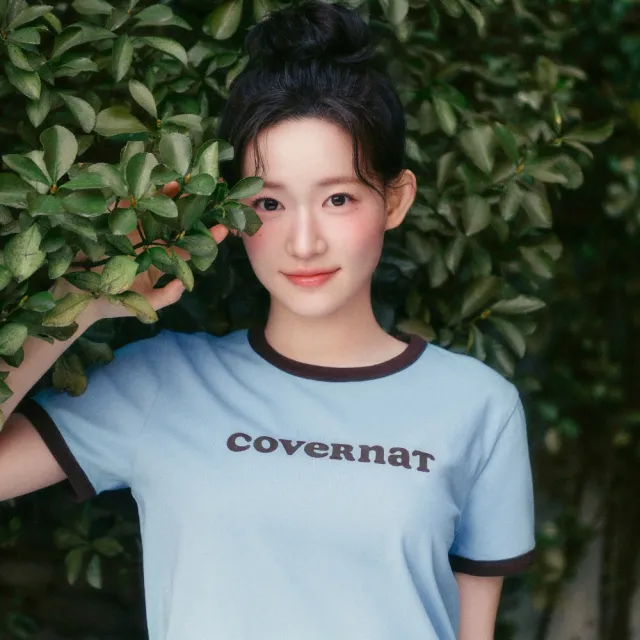 【COVERNAT】官方旗艦館 女款Logo滾邊T恤(WMS短袖上衣 YOON JI同款 霧藍/象牙白/混灰色)