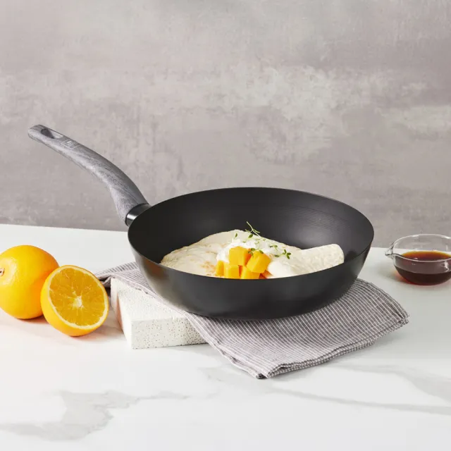 【CorelleBrands 康寧餐具】WORLD KITCHEN 平煎拿鐵鍋24cm-黑色(台灣製造)