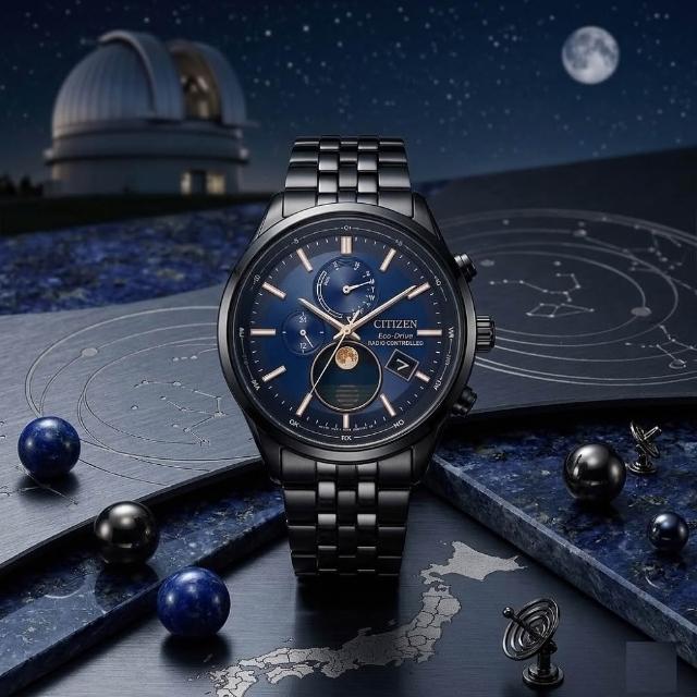 【CITIZEN 星辰】全黑色藍色面盤月相電波光動能萬年曆男錶/42mm(BY1035-56L)