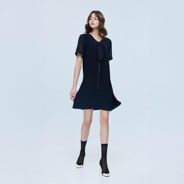 【ILEY 伊蕾】俏皮蝴蝶結領壓褶連身洋裝(深藍；M-2L；1262507001)